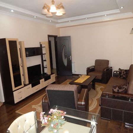 Apartment First Line From Sea บาทูมิ ภายนอก รูปภาพ