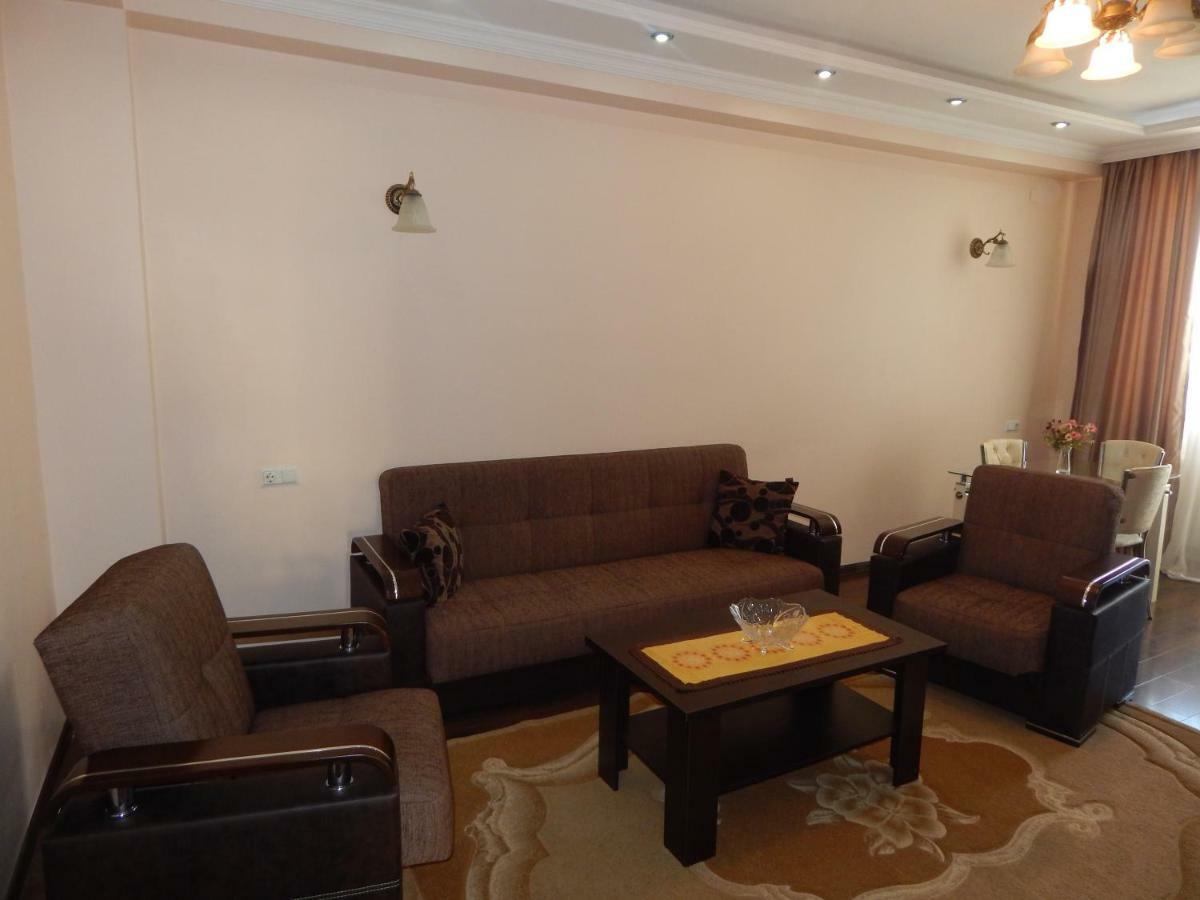 Apartment First Line From Sea บาทูมิ ภายนอก รูปภาพ