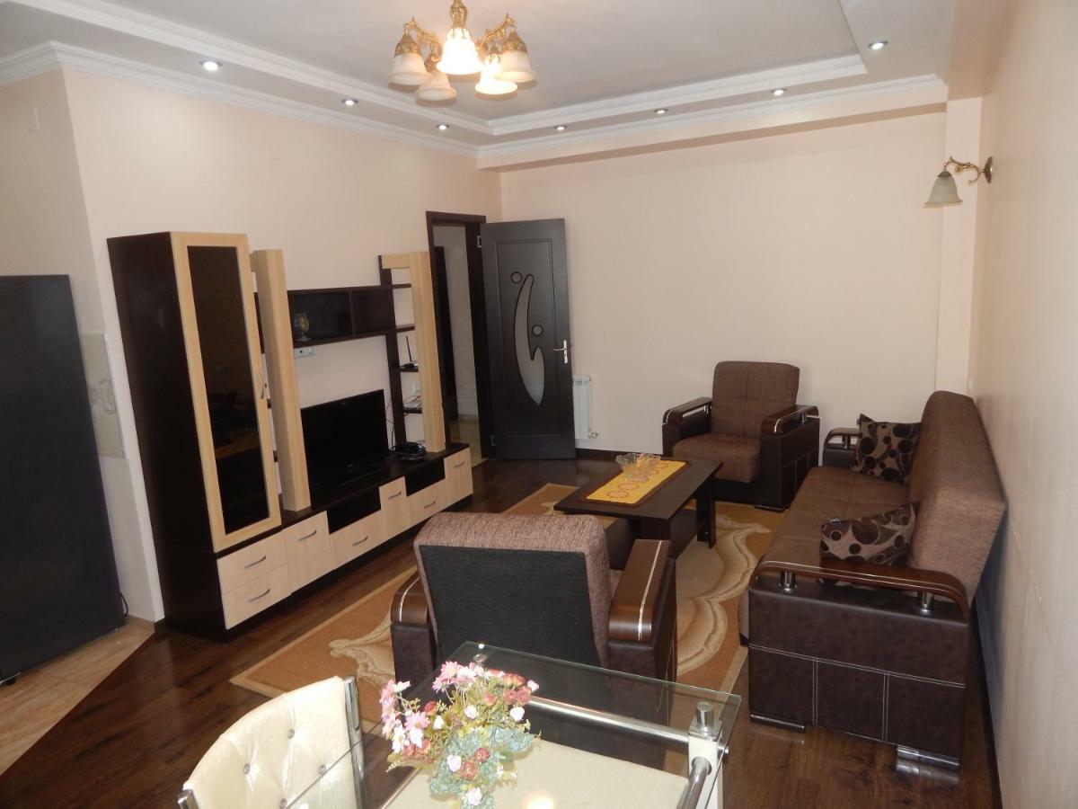 Apartment First Line From Sea บาทูมิ ภายนอก รูปภาพ